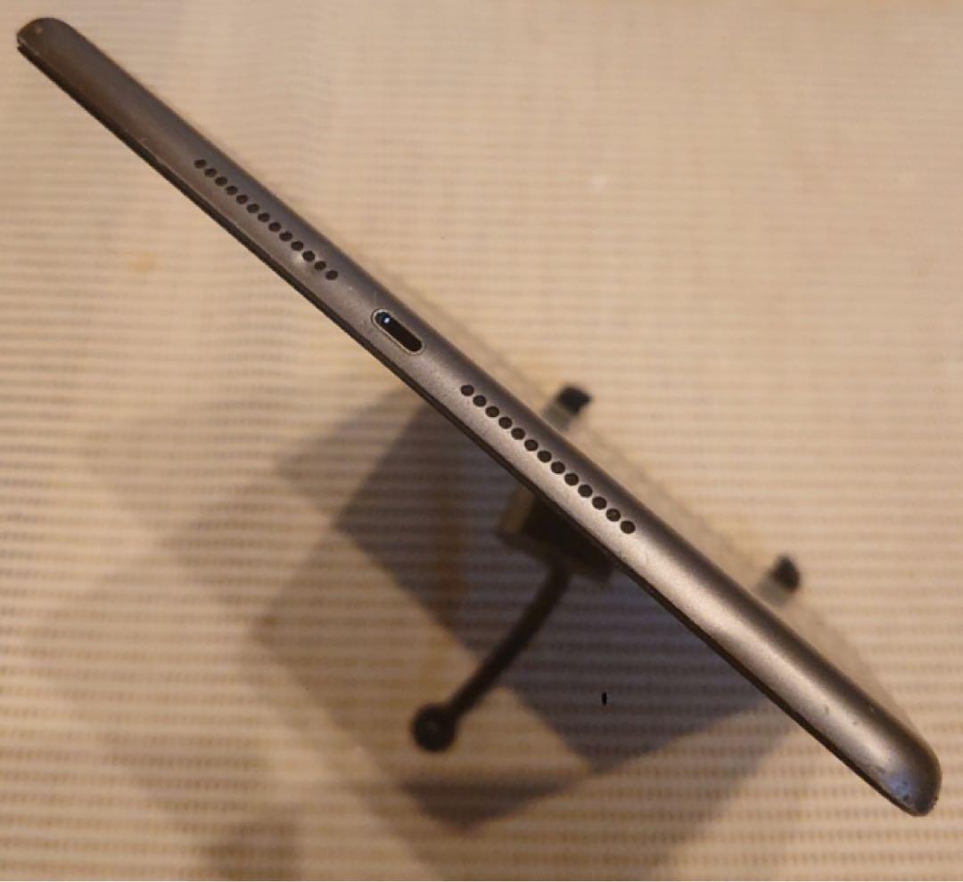 完動品SIMフリーiPad第7世代(A2198)本体32GB送料込TMDFT