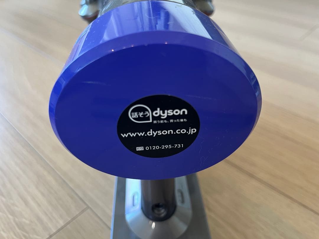 Dyson V8 Slim コードレスクリーナー　8点【ジャンク品】