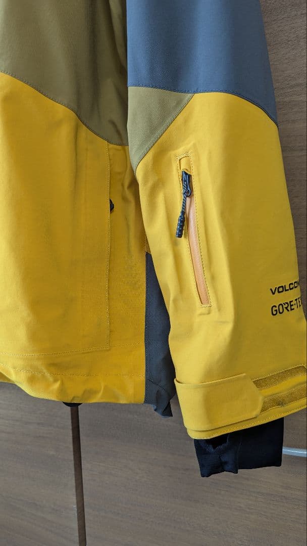 【お値下げ中】VOLCOM GORE-TEXスノーボードジャケット　М