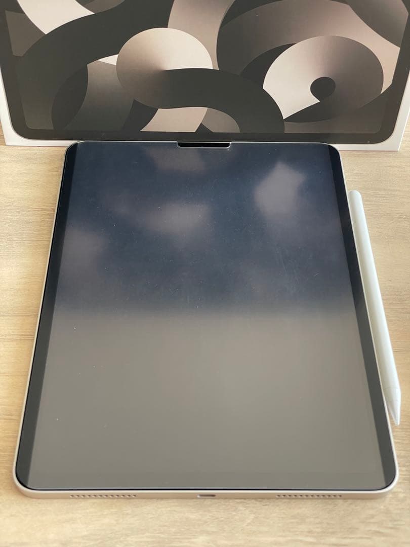 iPad Air 第5世代 スターライト WiFi 64GB　　　 ※充電器無し