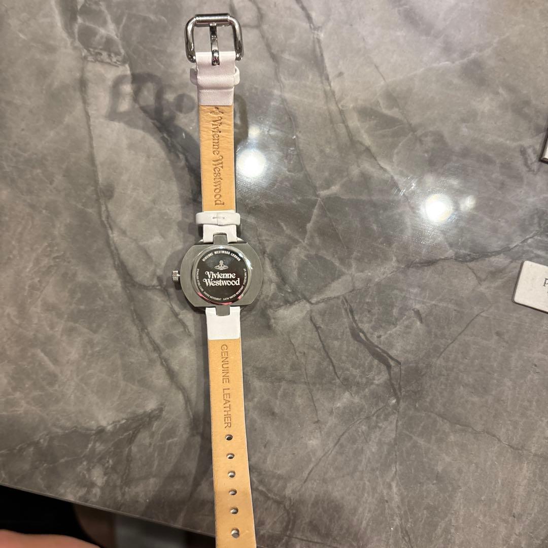 vivienne westwood 腕時計　白　ホワイト　オーブ　ロゴベルト