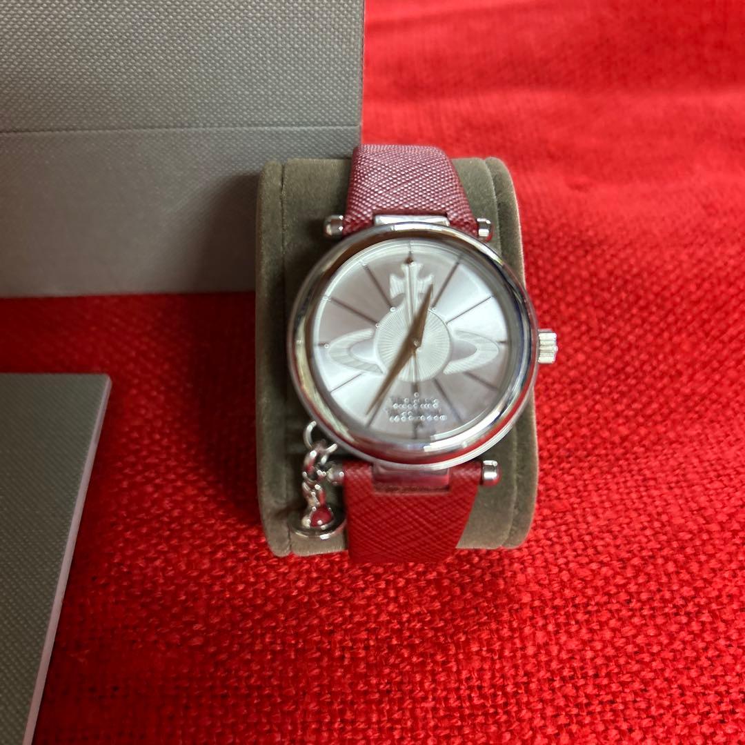 ヴィヴィアンウェストウッドの素敵な時計です。 とても美品です。