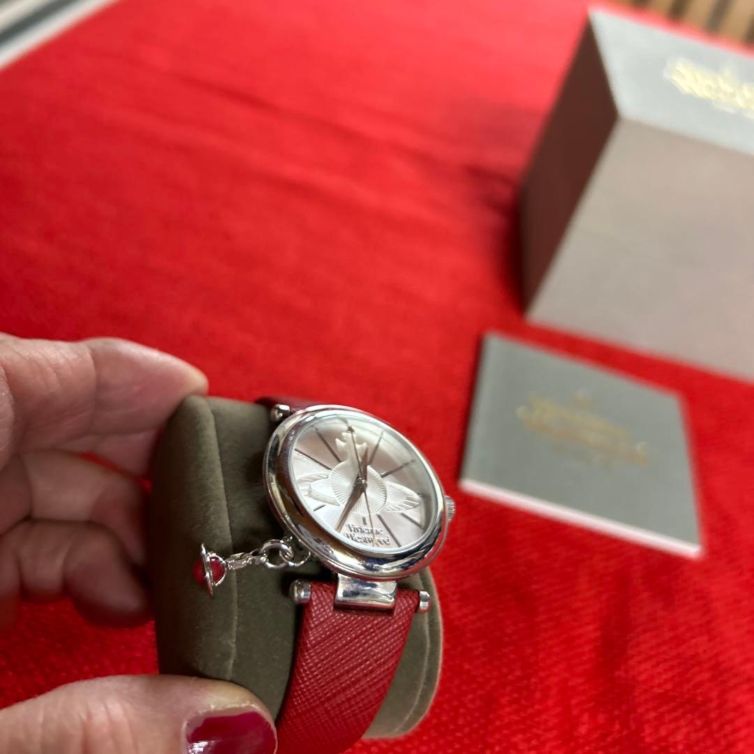 ヴィヴィアンウェストウッドの素敵な時計です。 とても美品です。