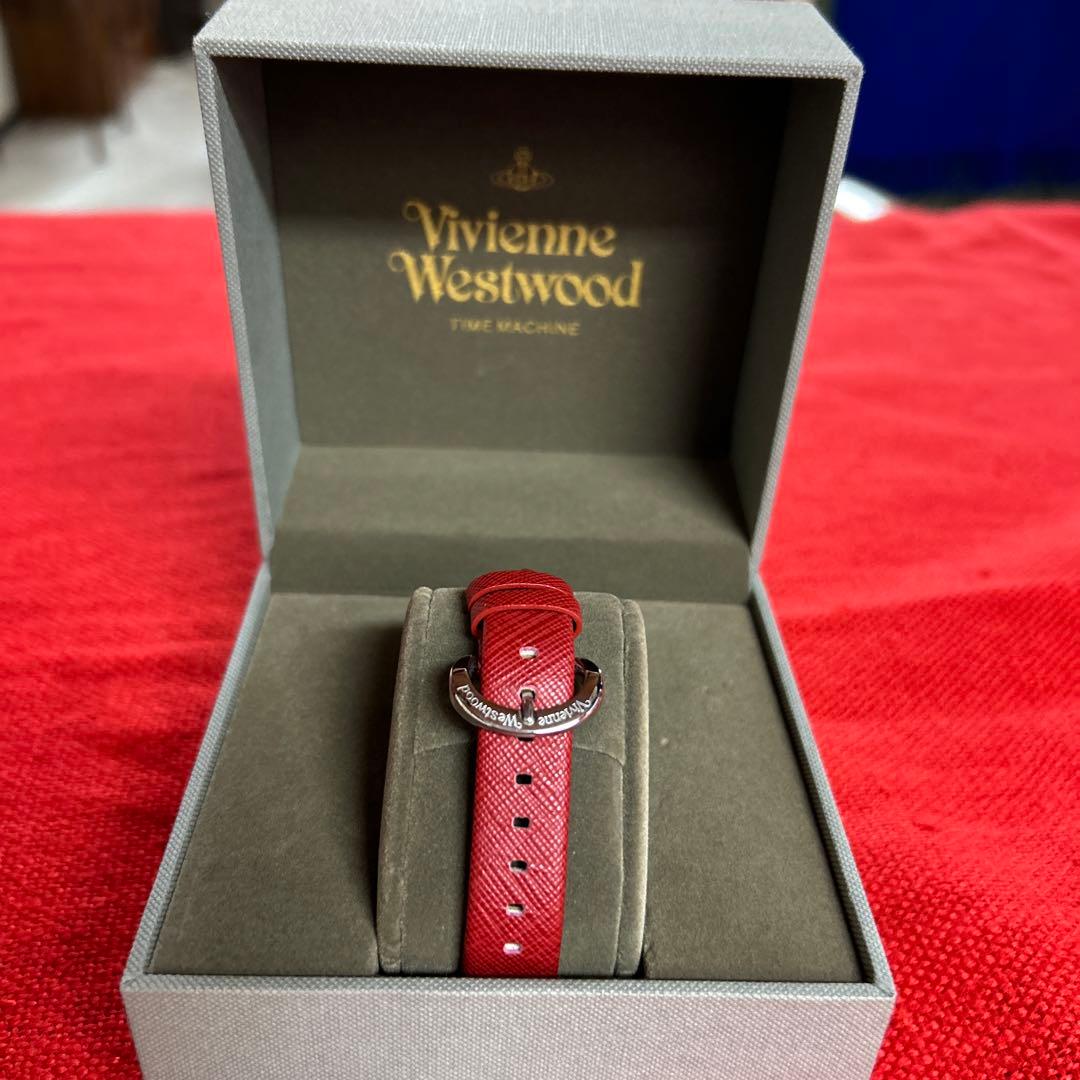 ヴィヴィアンウェストウッドの素敵な時計です。 とても美品です。