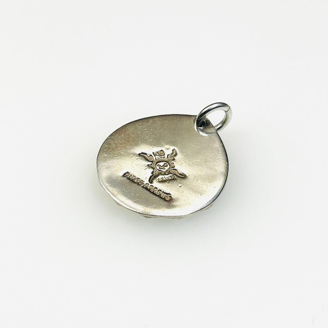 ファーストアローズ　SV K18付 放射線タタキメタル ペンダントトップ