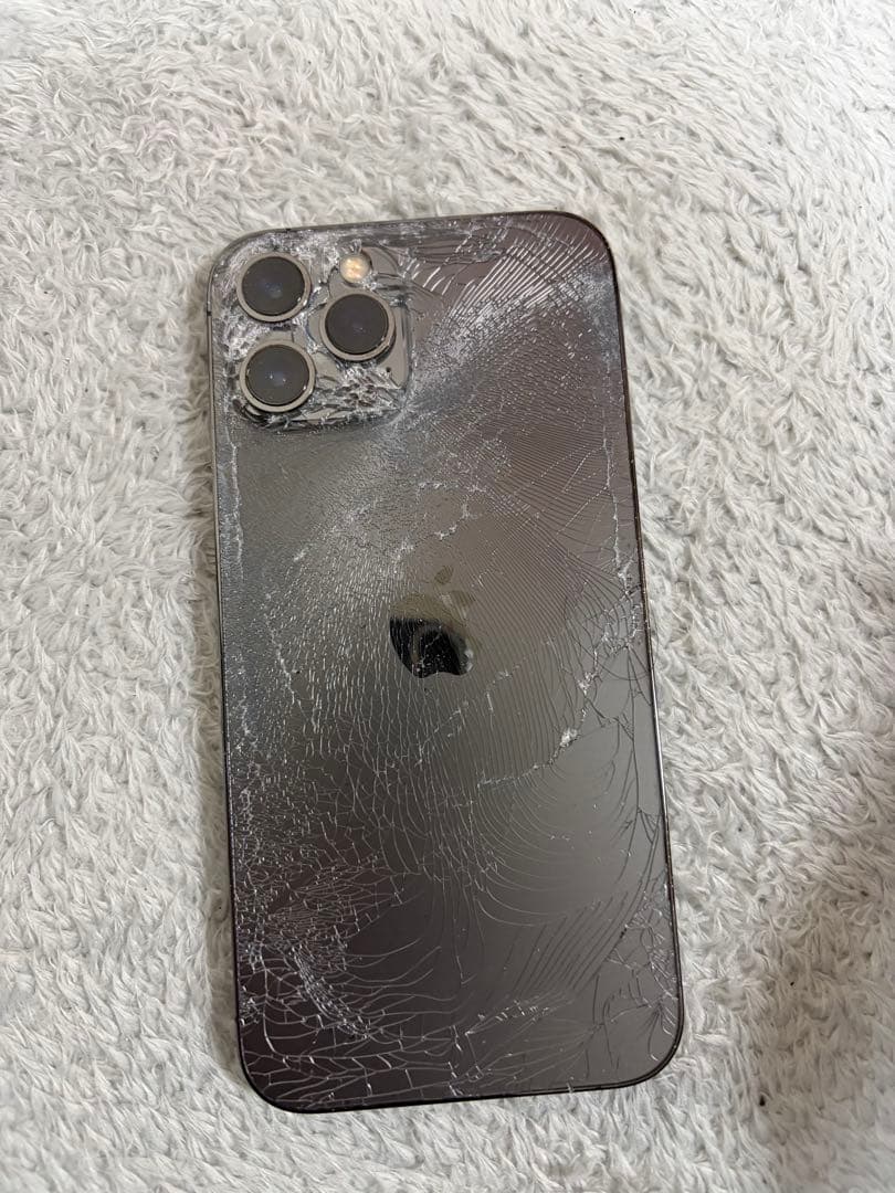 iPhone 12Pro maxスペースグレー ひび割れあり