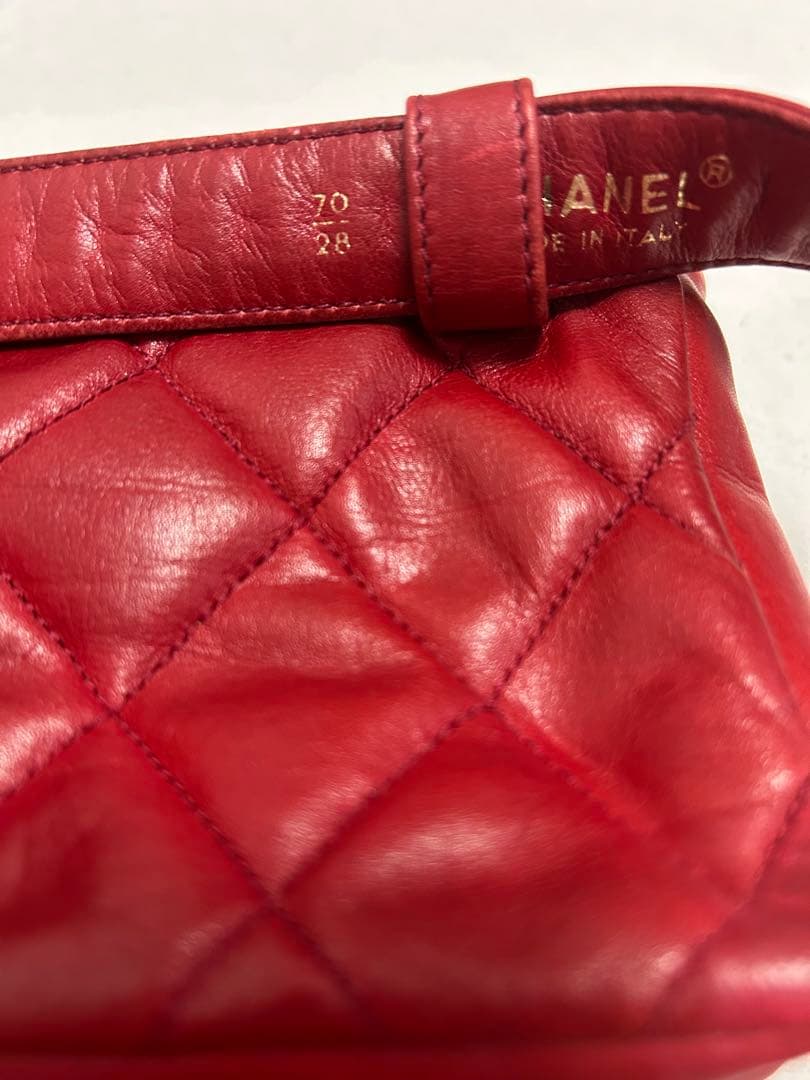 CHANEL シャネル　赤 ボディバッグ
