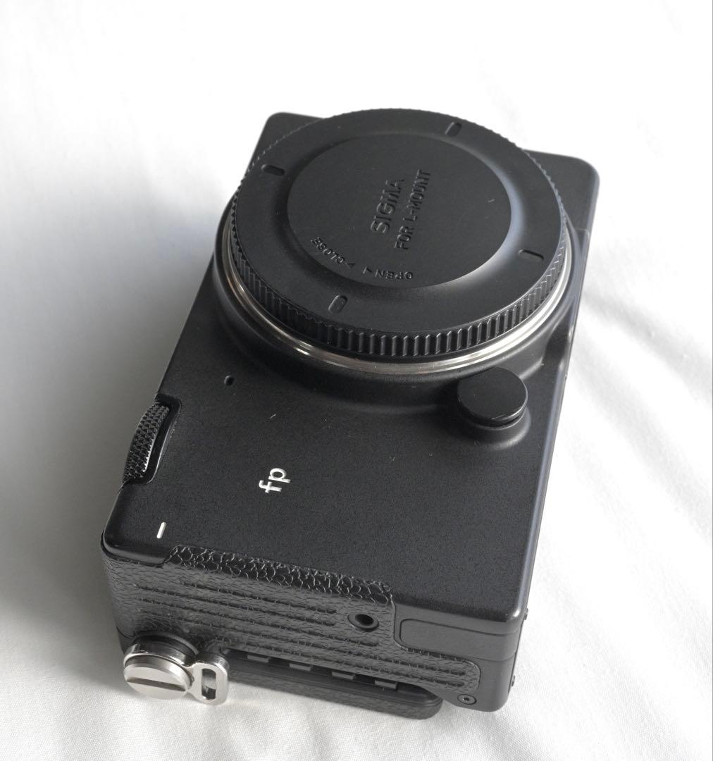 SIGMA fp ボディ＋純正バッテリー2個付き