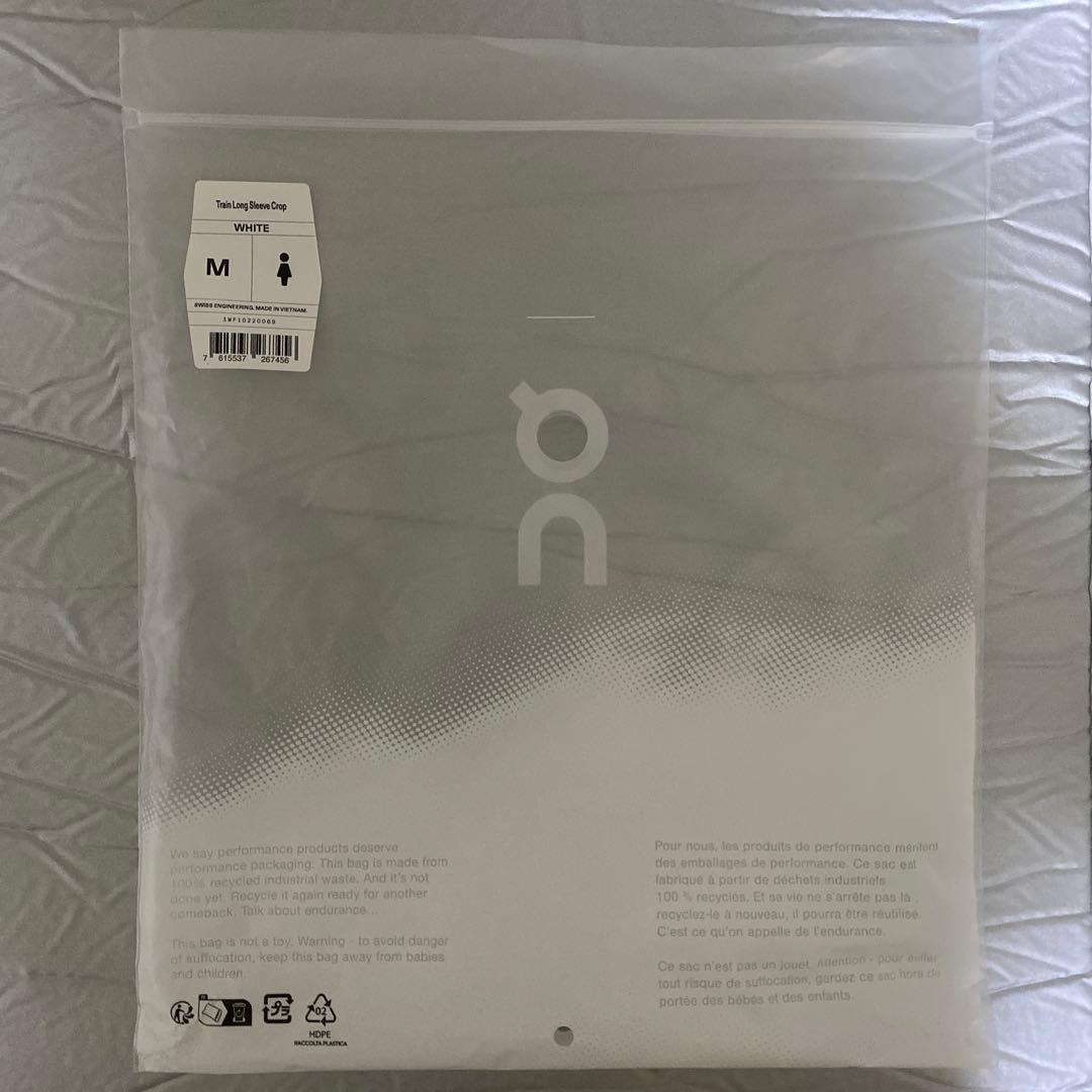 Onオン　トレーニングウェア　トップス　crop【M】