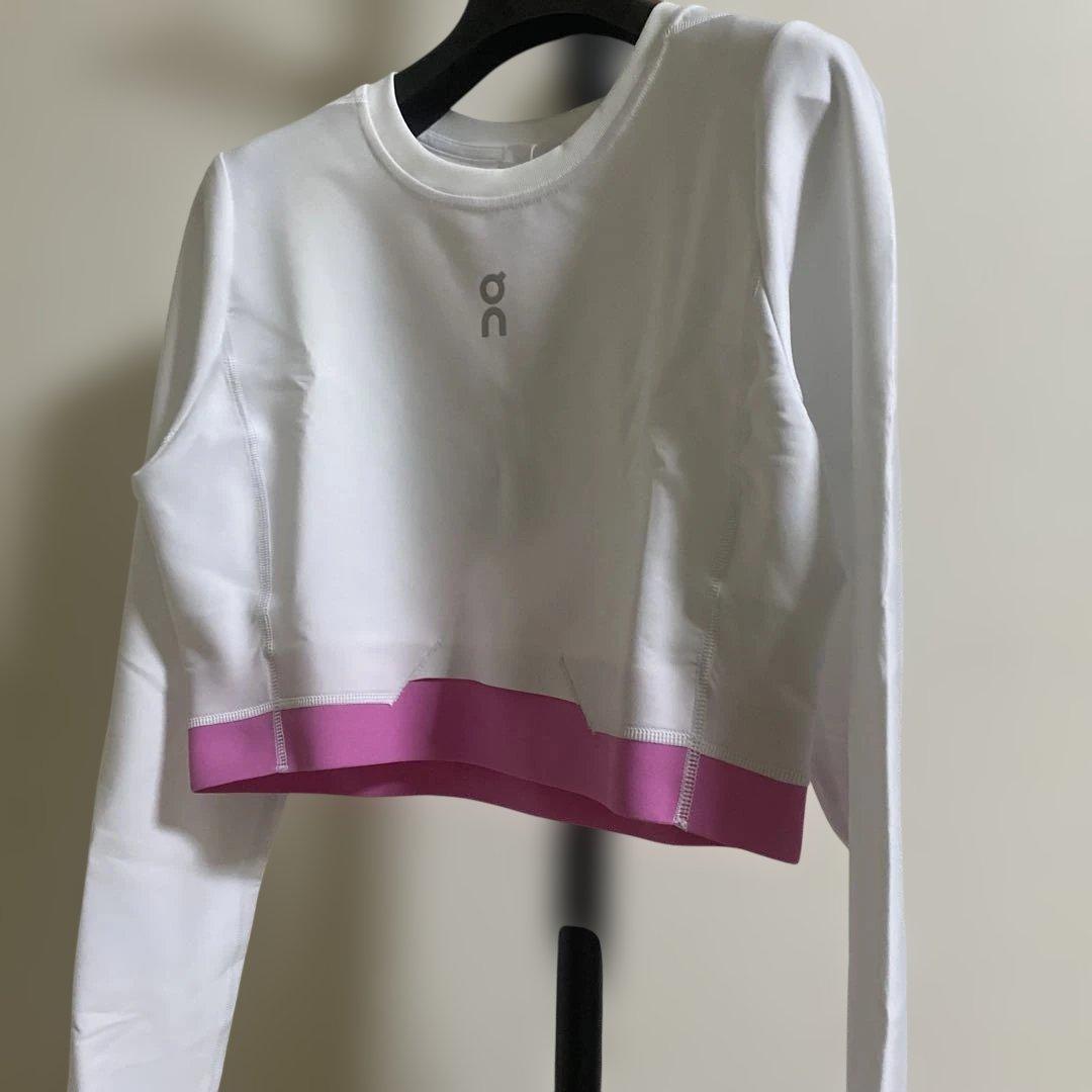 Onオン　トレーニングウェア　トップス　crop【M】