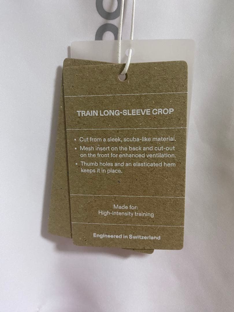 Onオン　トレーニングウェア　トップス　crop【M】