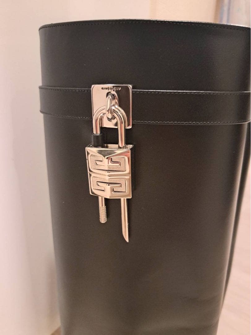 a★r さん専用　GIVENCHYほぼ新品ブラック ロングブーツ