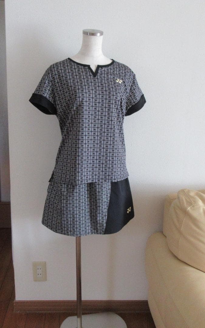 美品　YONEX　ゲームシャツ＆スカート黒　XL　レディース3点セット　完売品