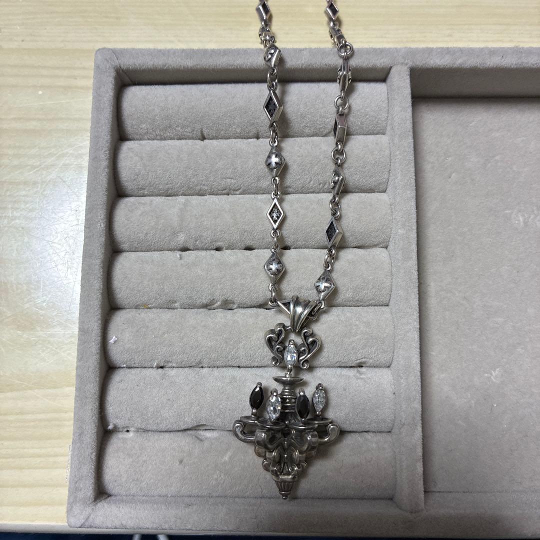 シャンデリアネックレス