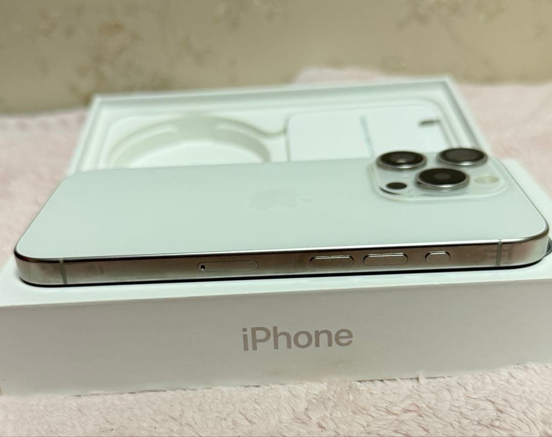 【国内版SIMフリー美品】iPhone 15 Pro 256gb