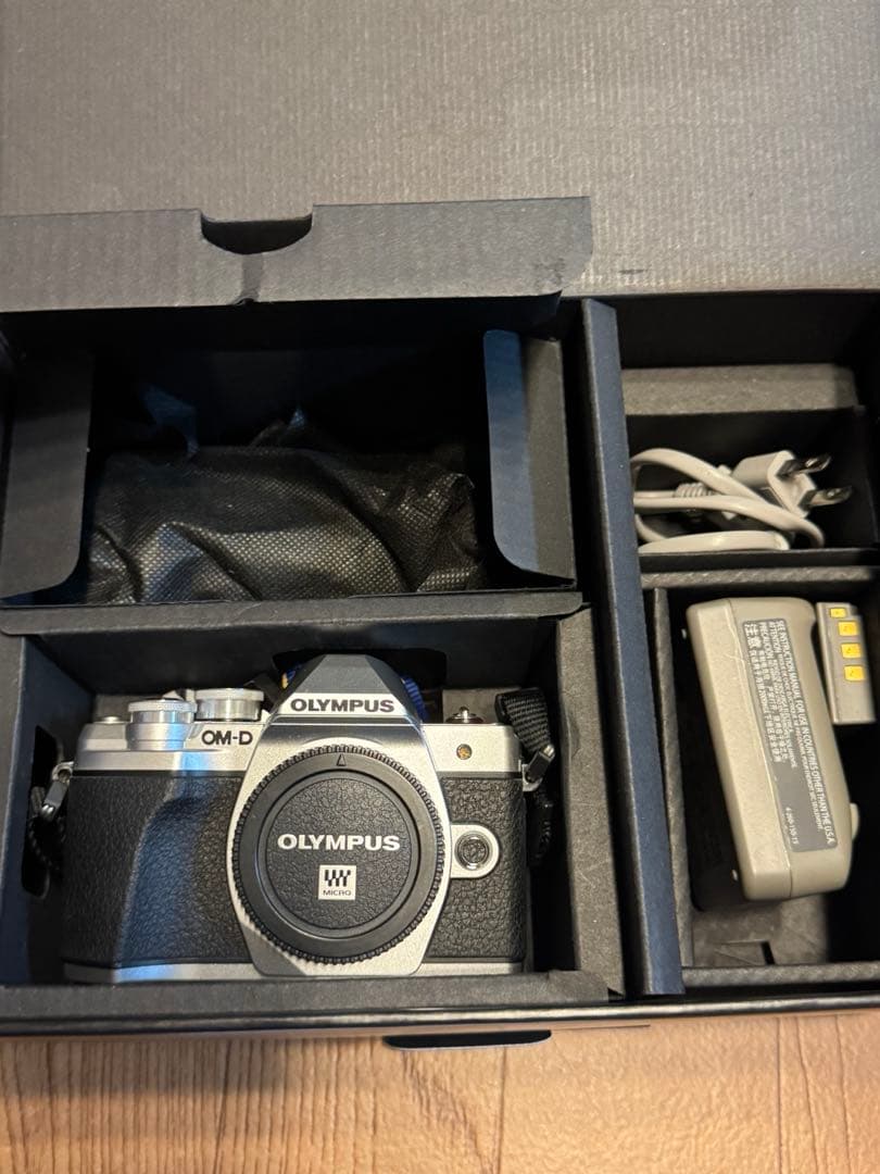 OLYMPUS ミラーレス一眼カメラ OM-D E-M10 MarkIII