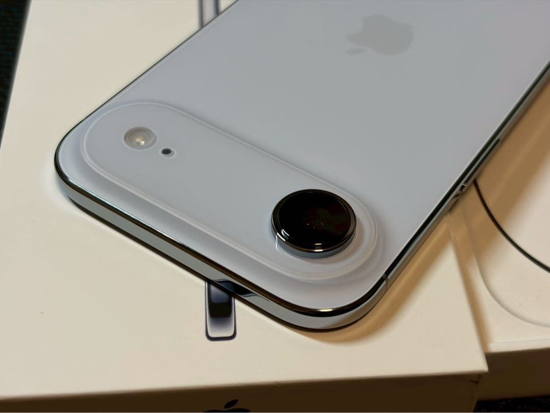 マロ　【美品】iPhone Air 1TB SIMフリースカイブルー