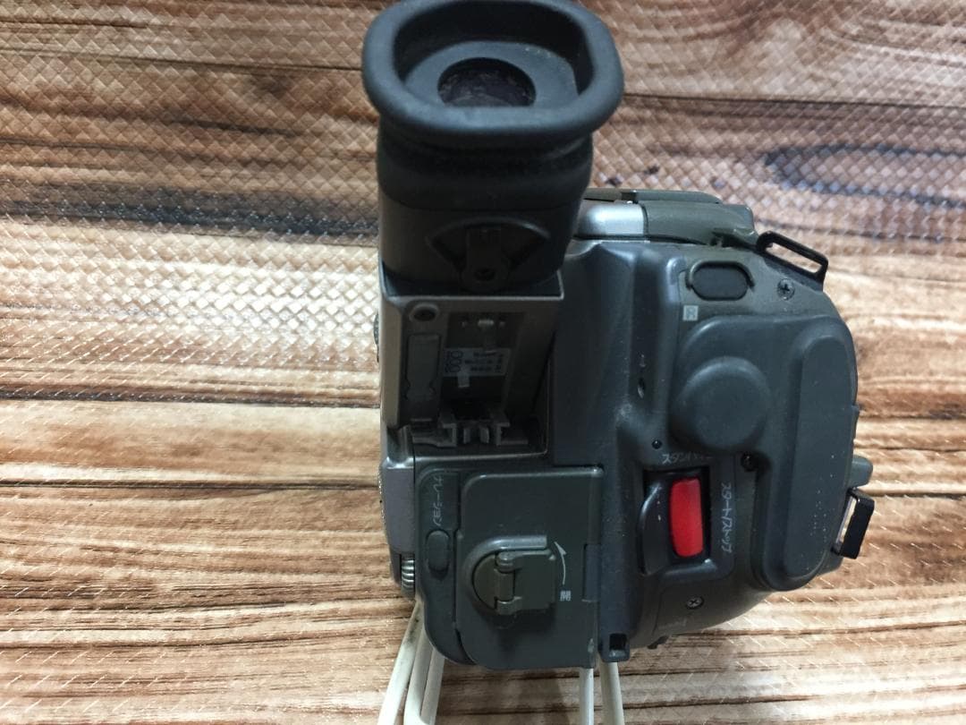 撮影再生ダビングOK　SONY　CCD-TR2　付属品あり　Hi8