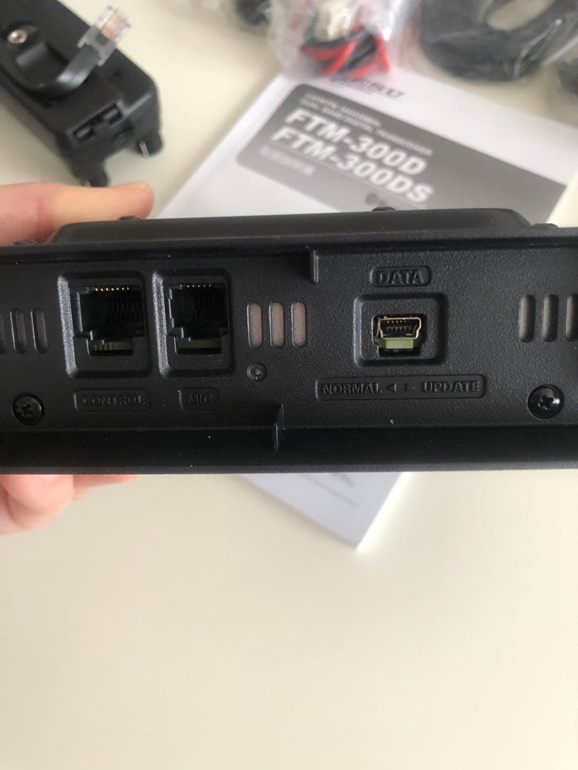 Yaesu FTM-300D 未使用品 箱キズ有