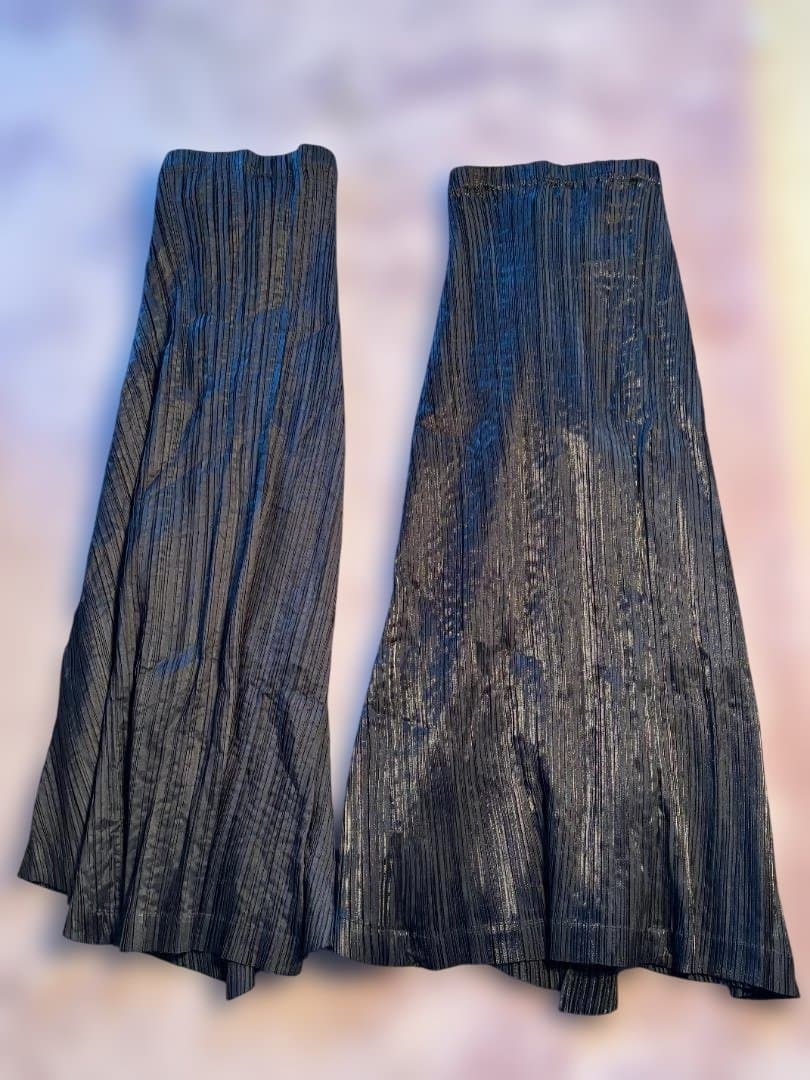 ISSEYMIYAKE プリーツ ロングスカート バックの折り目が特徴です