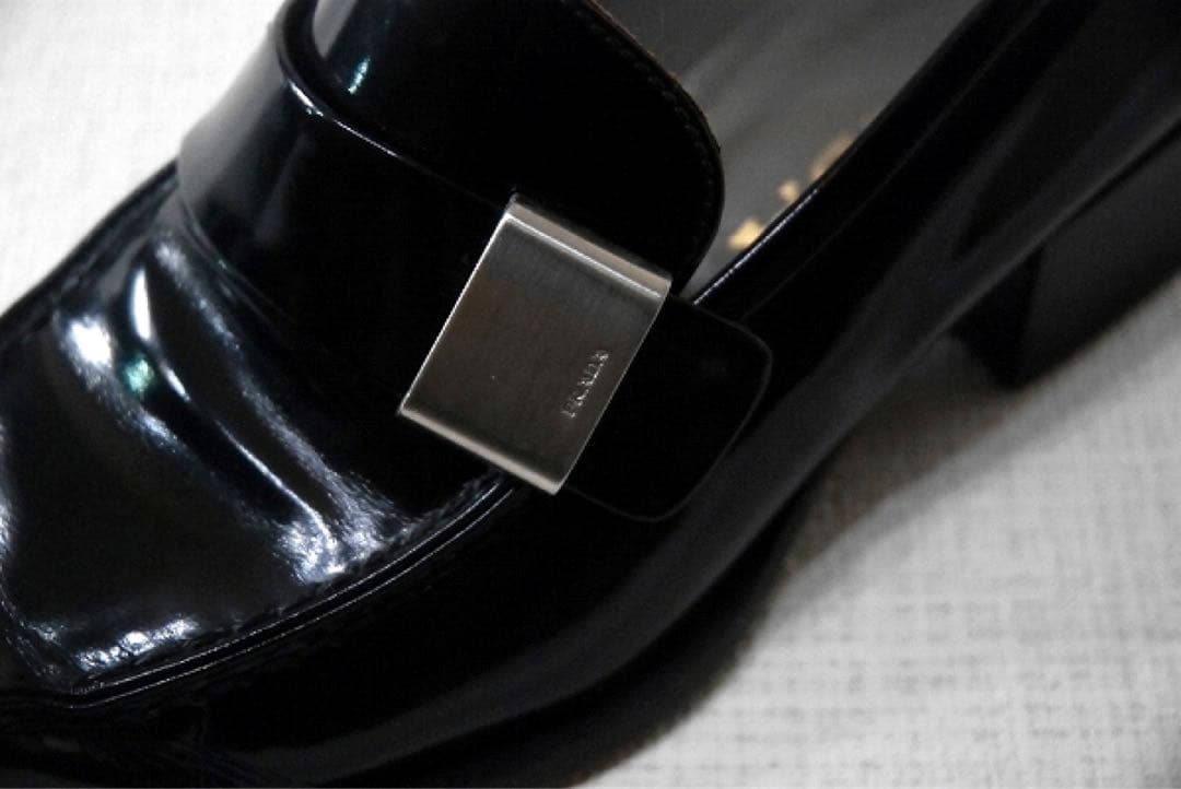 プラダ / ローファー エナメル 黒 6.5 ローヒール チャンキー パンプス