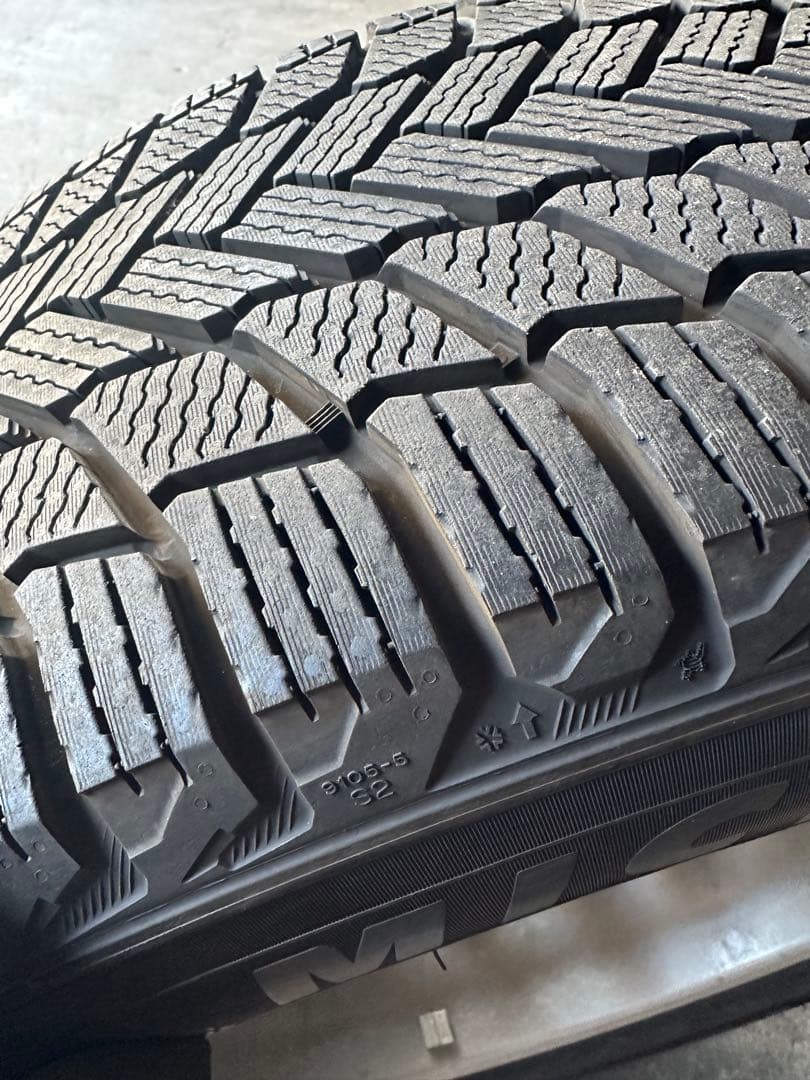 <専用>トヨタ純正ランドクルーザー300 スタッドレスタイヤホイールセット