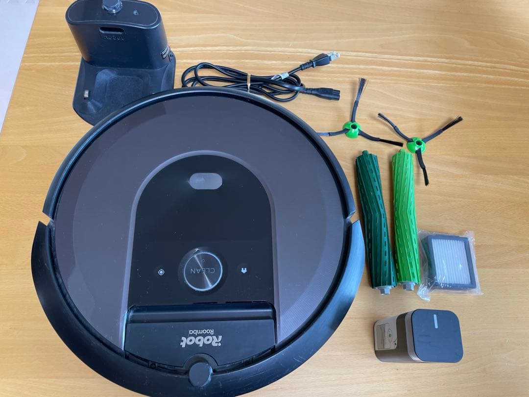 iRobot ルンバ i7 （未使用フィルター・ブラシ等消耗品付き）