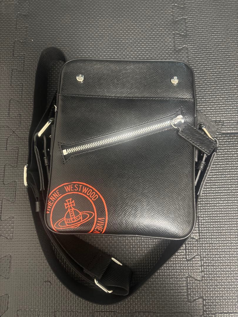 Vivienne Westwood ブラックショルダーバッグ