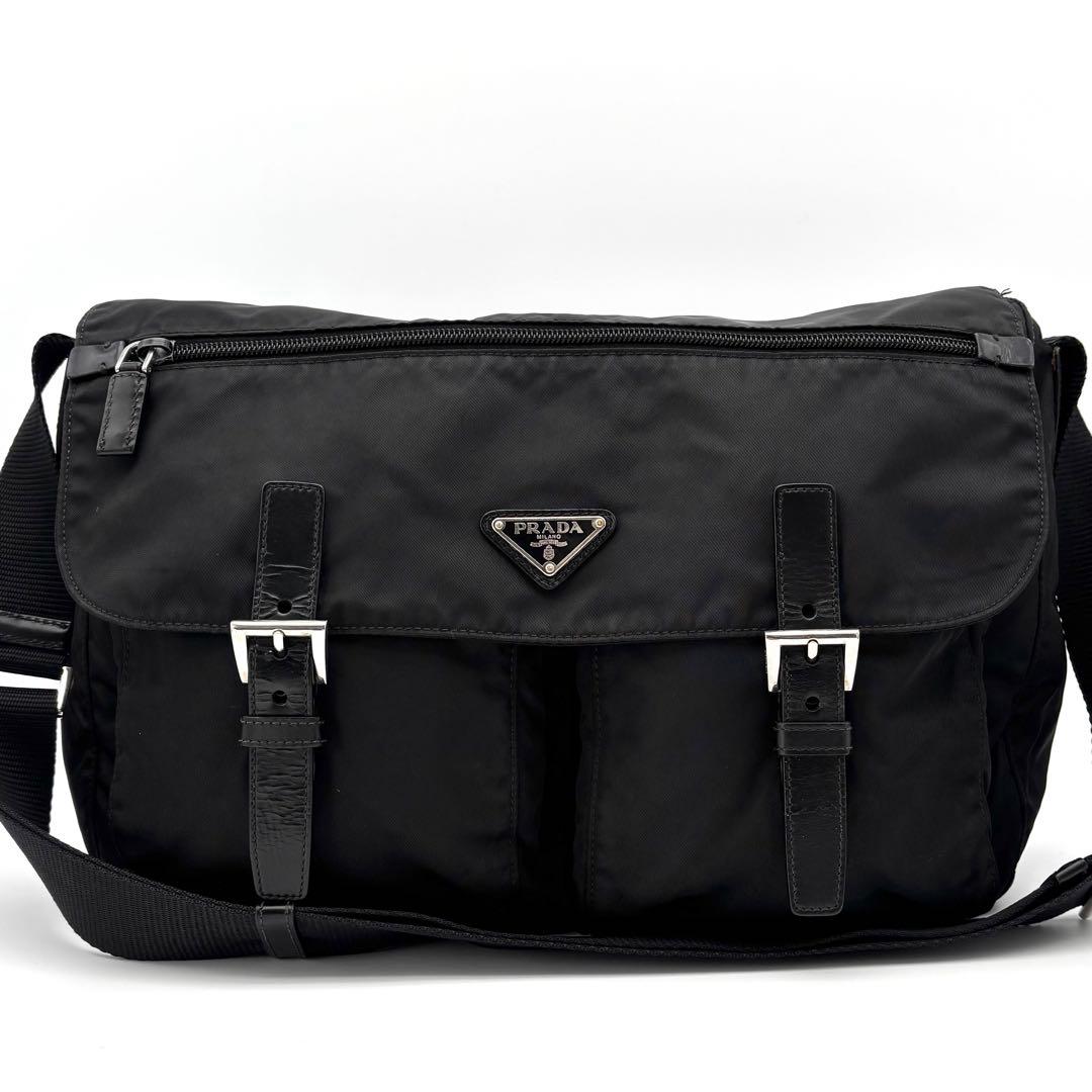 プラダ　メッセンジャーバッグ　複数ポケット　三角ロゴ　ナイロン　レザー　金具