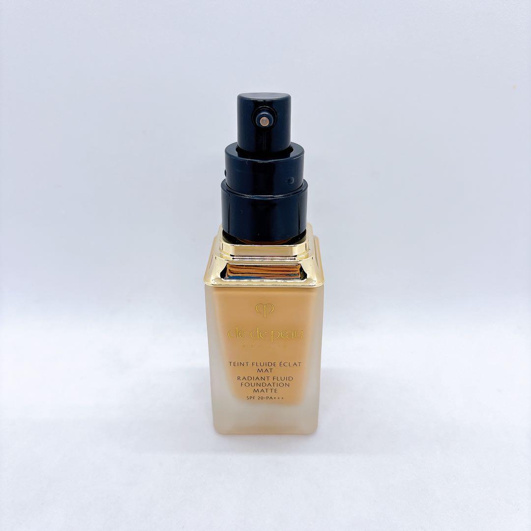 クレ・ド・ポー ボーテ　タンフリュイドエクラ マット　オークル20 35ml