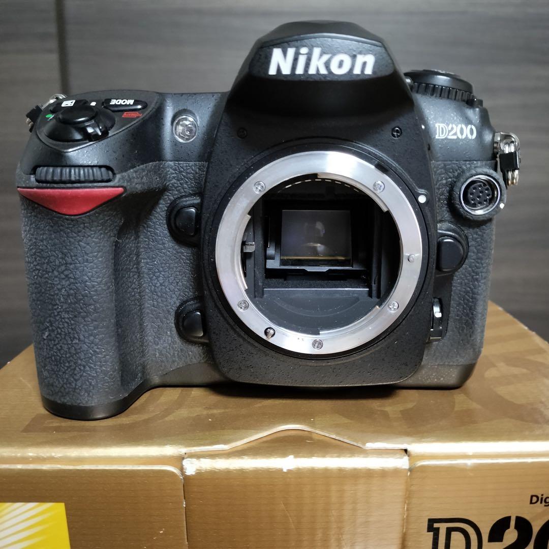 Nikon D200 ボディ　CCDセンサー 名機　ショット数 約13,000回