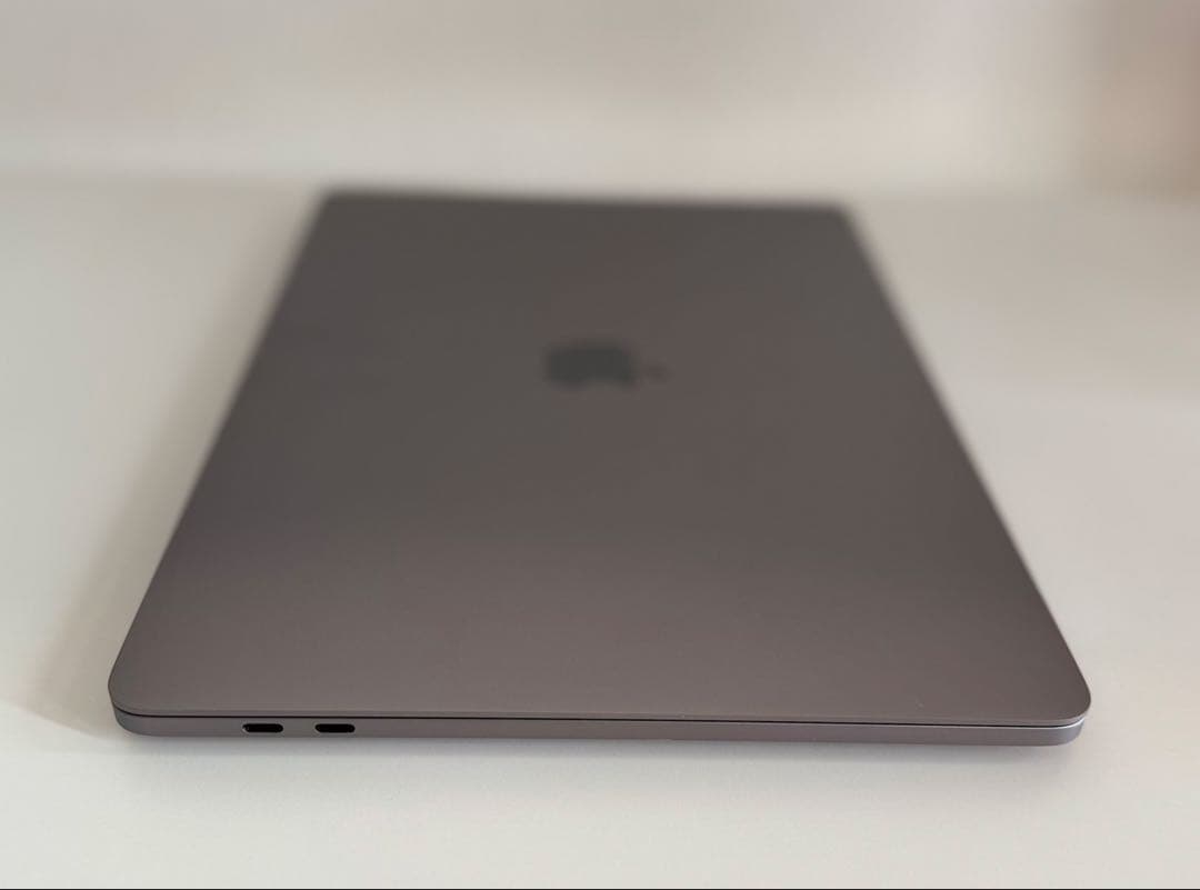 美品 Macbook Pro 2022 13インチ M2 Office付ける