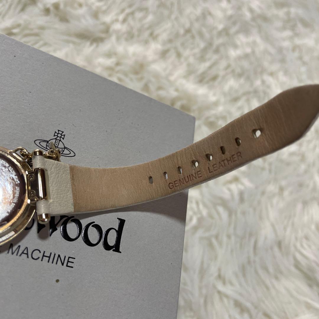 【美品、希少】ヴィヴィアンウエストウッド　腕時計　オーブチャーム付き　箱あり