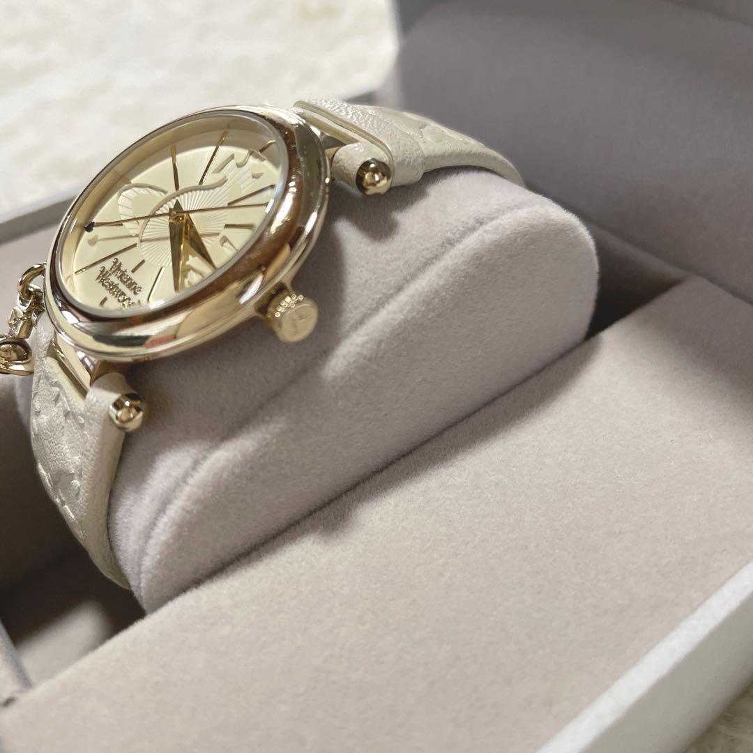 【美品、希少】ヴィヴィアンウエストウッド　腕時計　オーブチャーム付き　箱あり