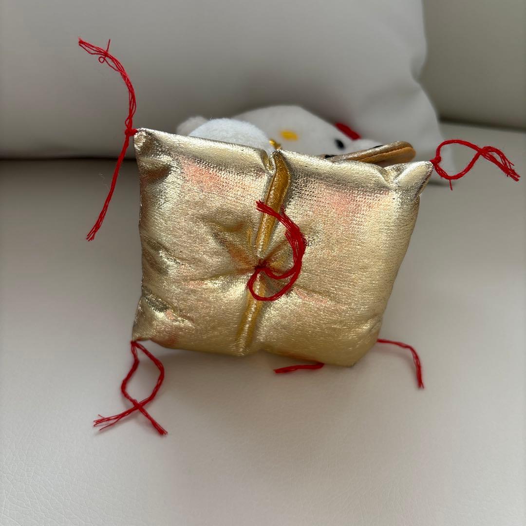 ハローキティ ぬいぐるみ 金色衣装　招き猫