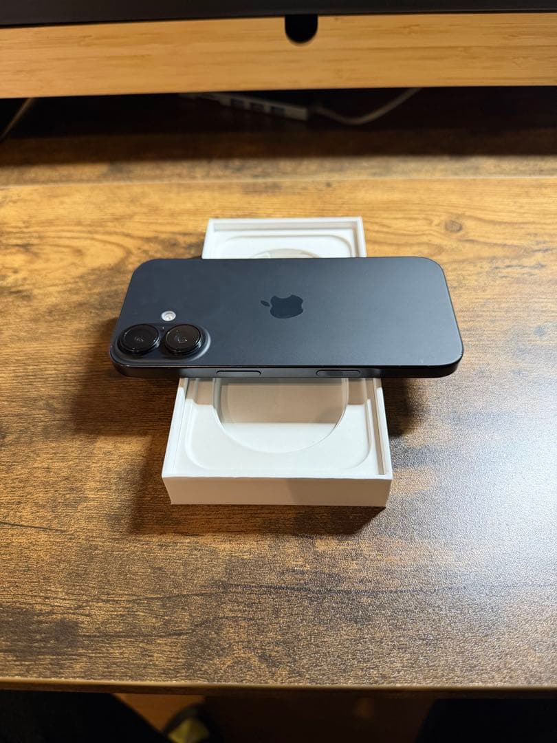 iPhone 16 128GB バッテリー92% スクリーン2枚付き