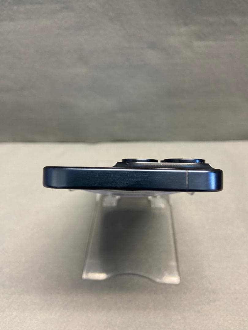 超美品　Appleストア版 SIMフリー　iPhone15 Pro 128GB