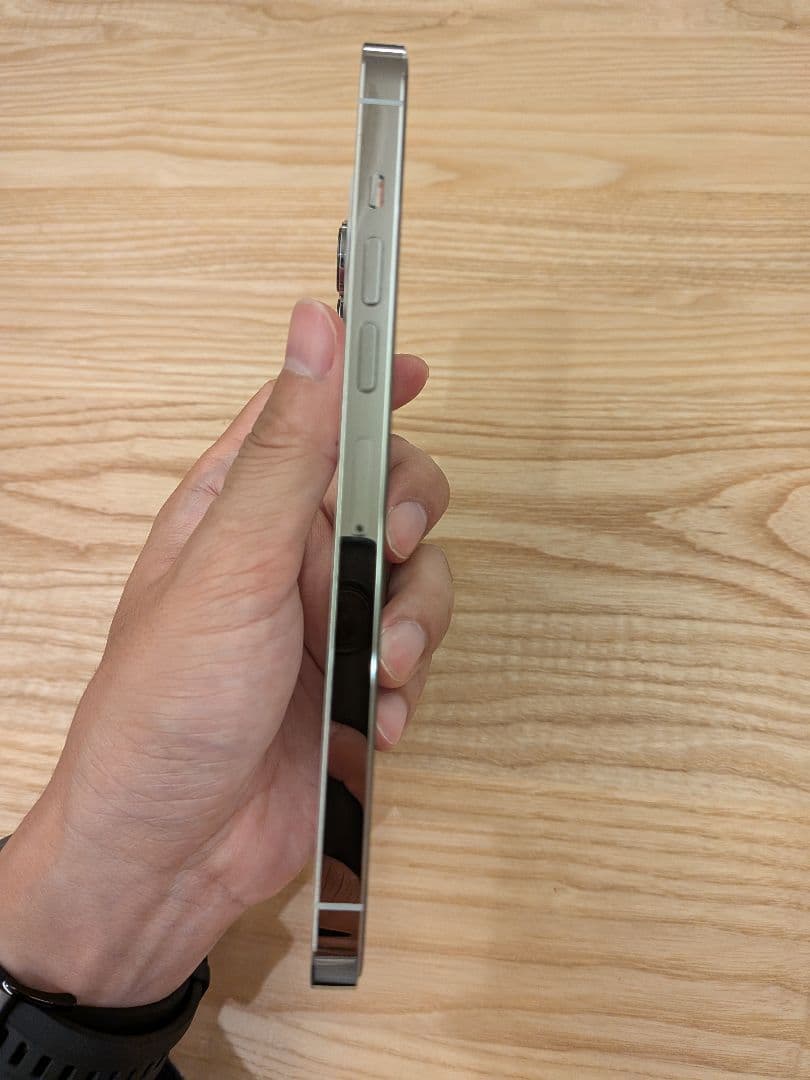 【美品】Apple iPhone 13 Promaxゴールド 256GB 本体