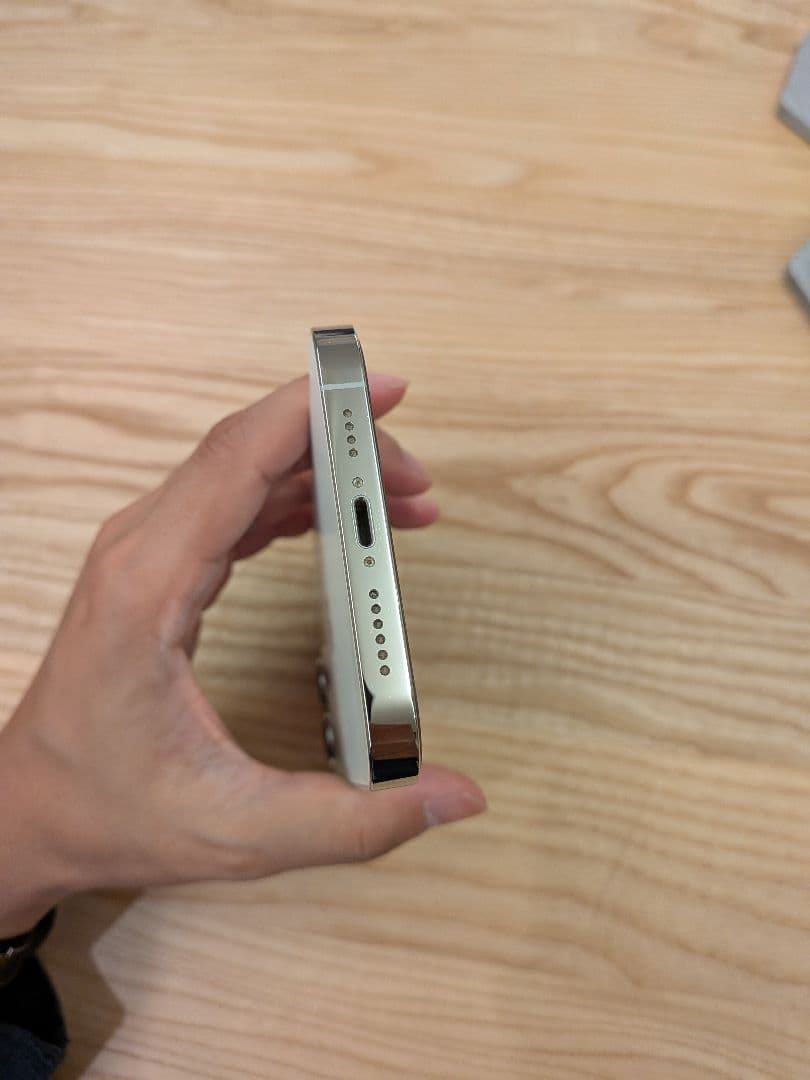 【美品】Apple iPhone 13 Promaxゴールド 256GB 本体