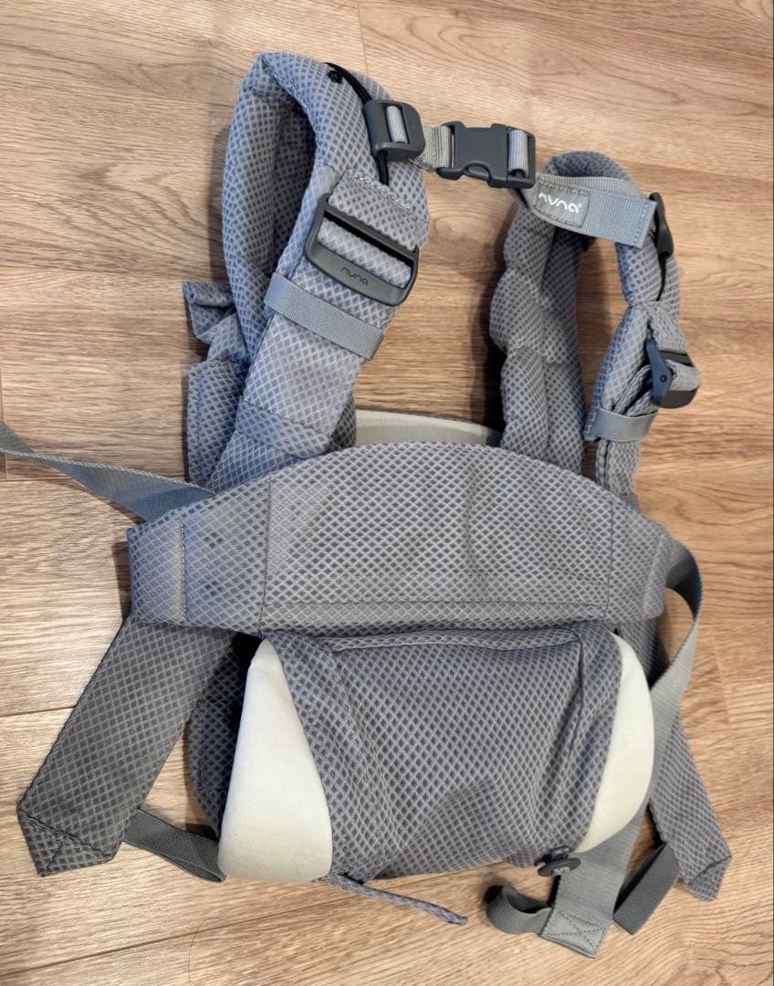 mii様【美品】nuna ヌナ カドルクリック 抱っこ紐 / 色:フォグ