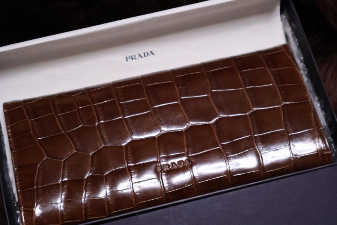 新品プラダ PRADA 49万↑ ロゴ刻印 シャインクロコダイルレザー 長財布