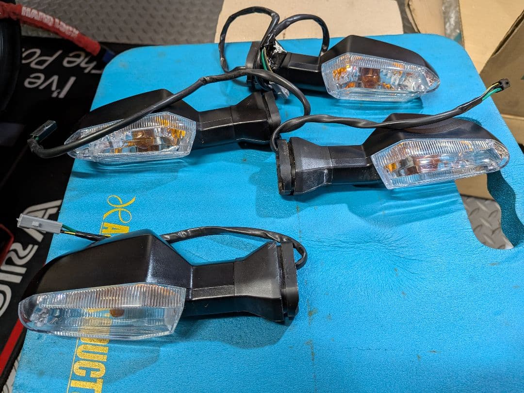 KawasakiZRX1200ダエグ純正ウィンカーなど純正部品。