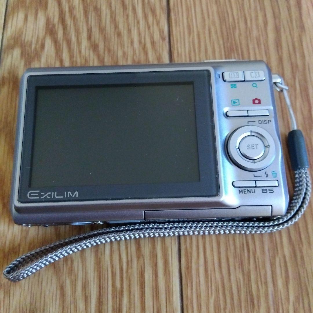 カシオ EXILIM EX-Z75 デジカメ　シルバー