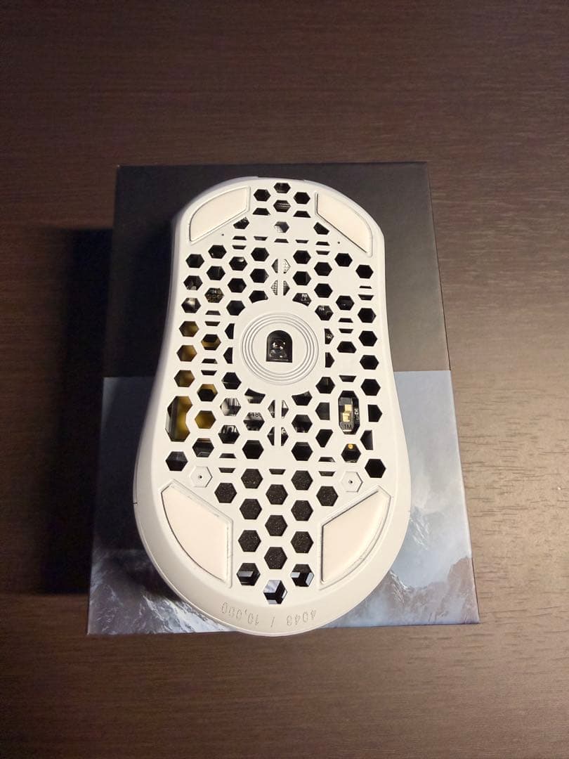 finalmouse Frostlord ホワイト