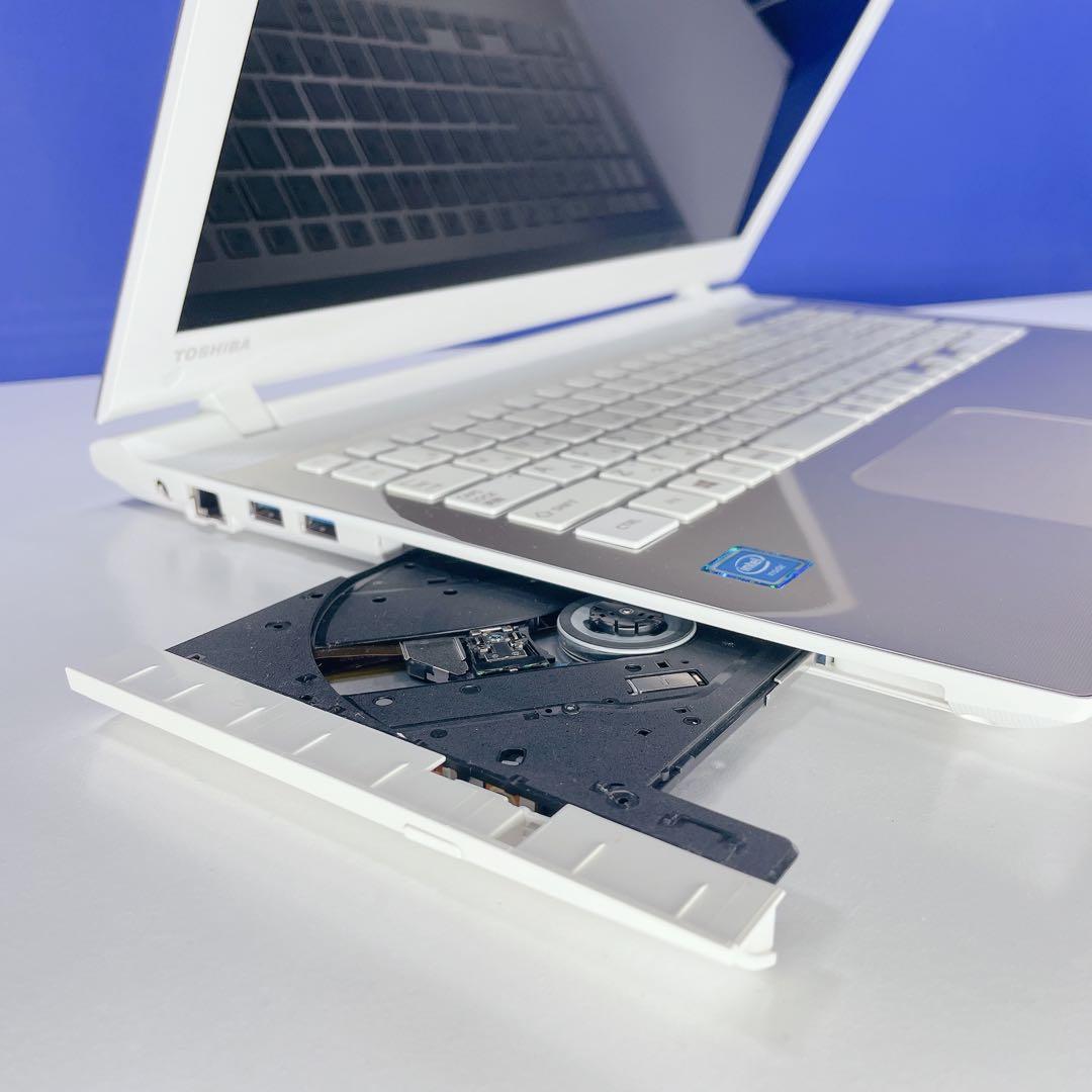 美品❤️Windows11 快適SSD✨ゴールド✨ノートパソコンカメラ付 薄型