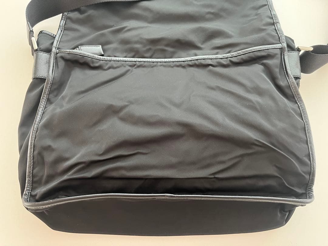 プラダショルダーバッグメッセンジャーバック　ブラック