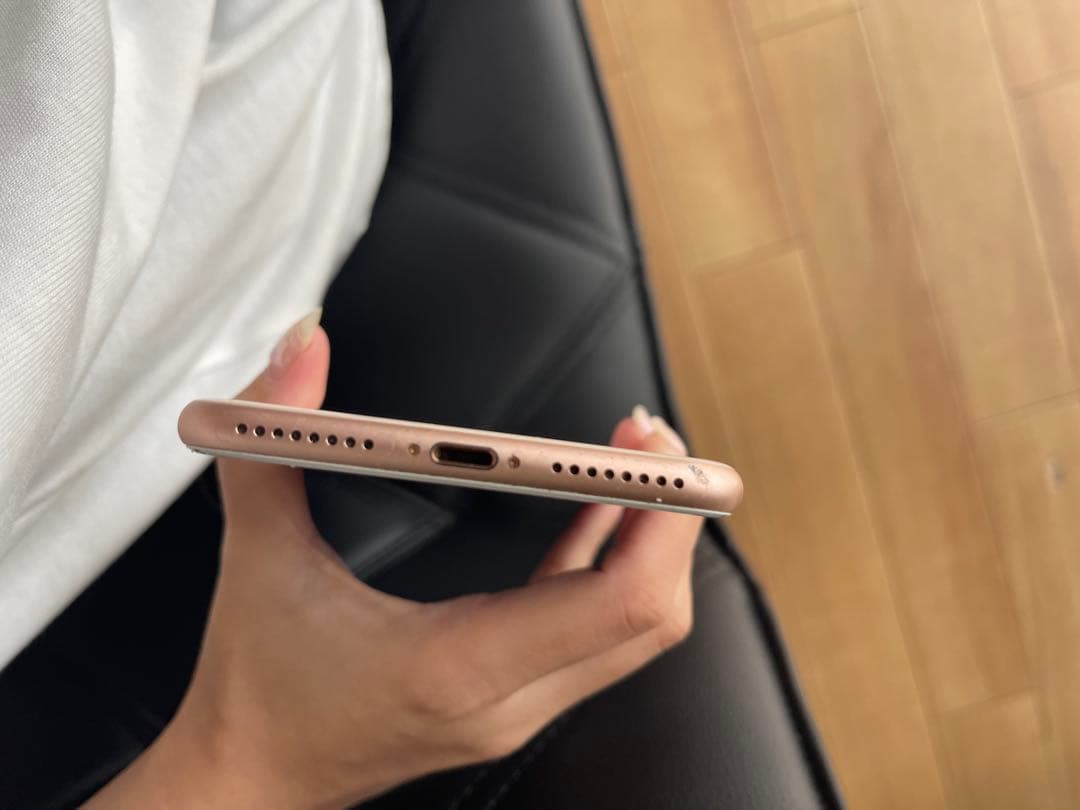 iPhone8Plus ゴールド64GB 本体　画面右下割れあり