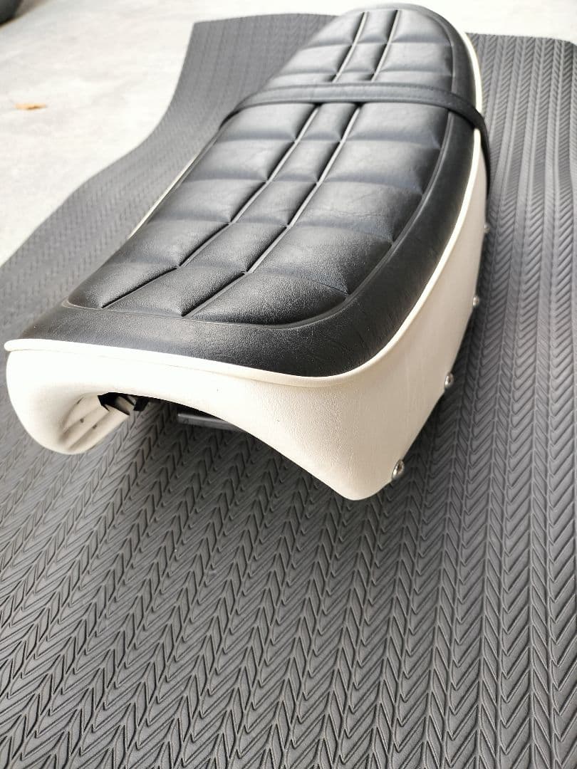 エストレヤ 純正オプション　レトロシート ブラック/ホワイト