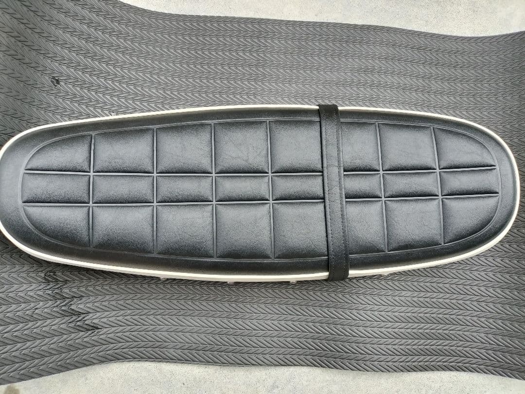 エストレヤ 純正オプション　レトロシート ブラック/ホワイト