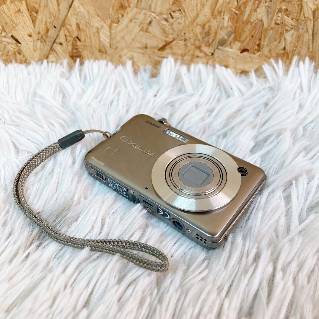 CASIO exilim ex-s10 デジタルカメラ　デジカメ